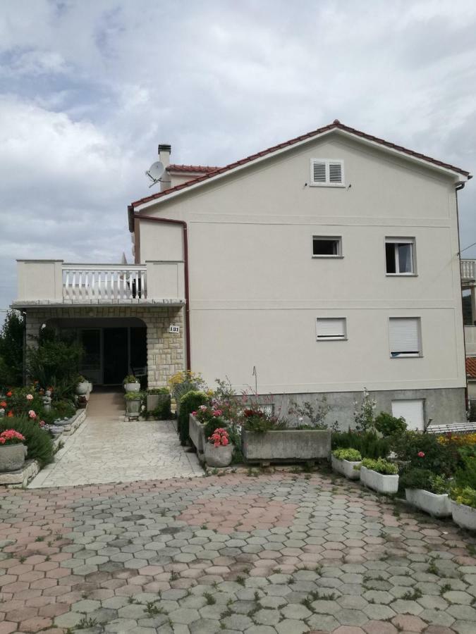 Feel Good Apartment Mundanije Екстериор снимка